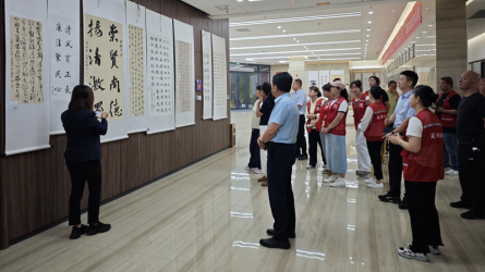 蘭州市城關(guān)區(qū)東崗街道深溝橋社區(qū)參觀甘肅工程咨詢集團廉潔文化作品展
