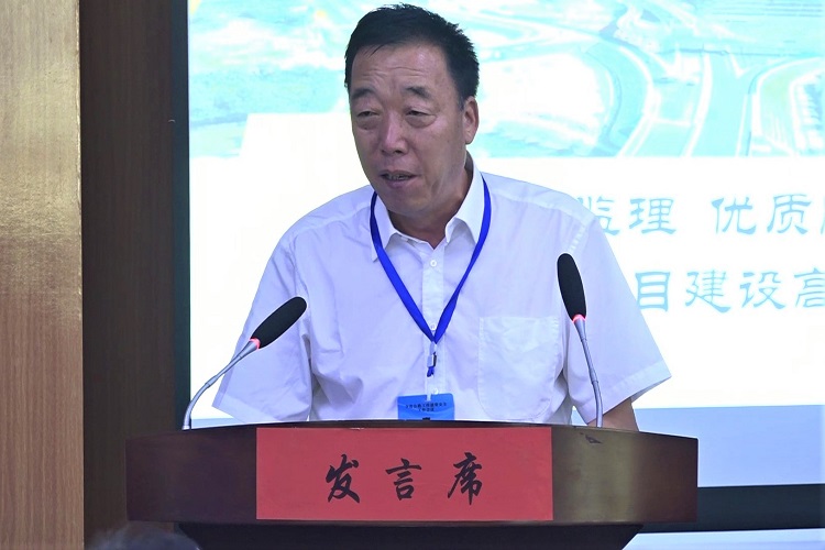 全省公路工程質量安全工作會議在兩當召開<br/>省交通監(jiān)理公司代表全省監(jiān)理企業(yè)作交流發(fā)言